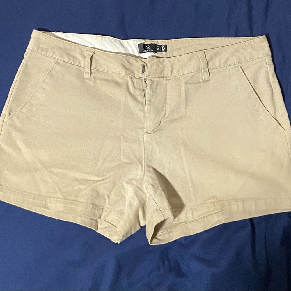 Volcom women’s chino shorts color stone/khaki size 30